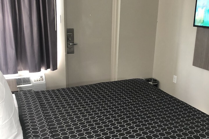 Room 21 of 28