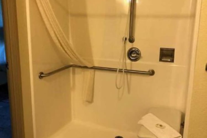 Room 9 of 31
