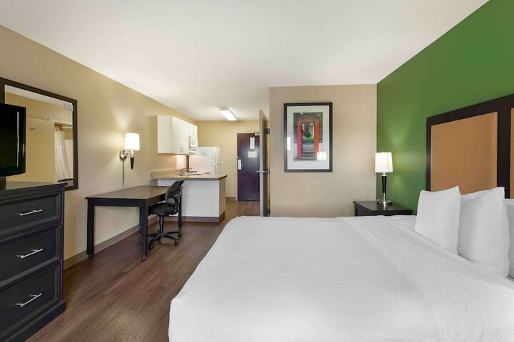 Room 14 of 28