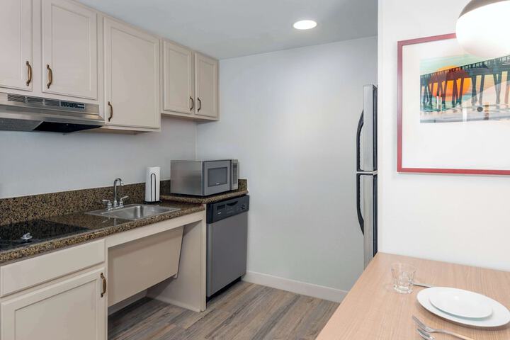 Homewood Suites by Hilton Tampa Airport - Westshore