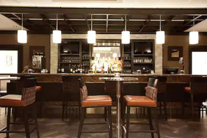 Lounge 50 of 54