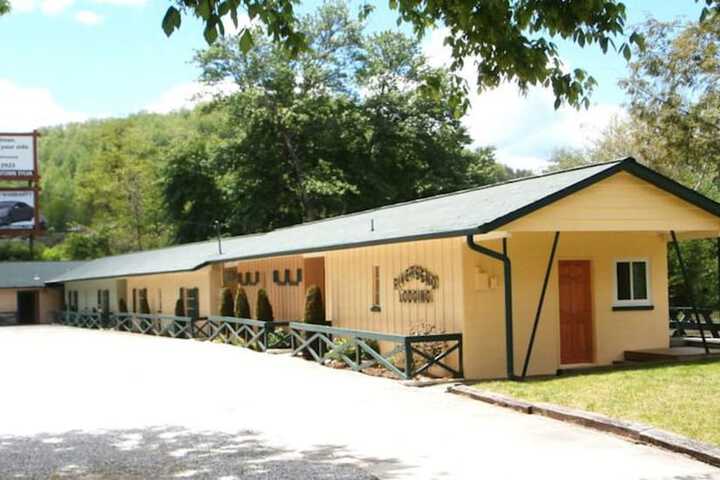 Riverbend Lodging