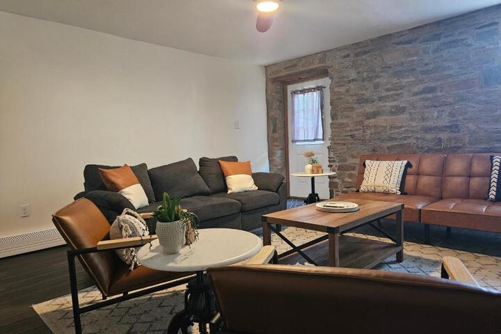 Cozy & Modern 3-Bed Retreat - 8 Mins to Bridge St