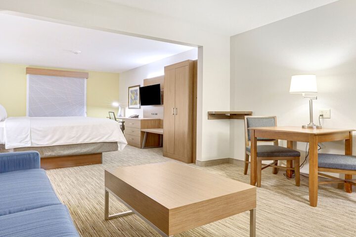 Room 8 of 25