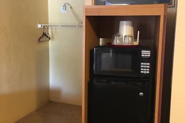 Sky Ranch Inn