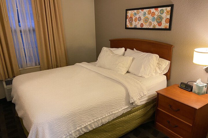 MainStay Suites Middleburg Heights Cleveland Airport