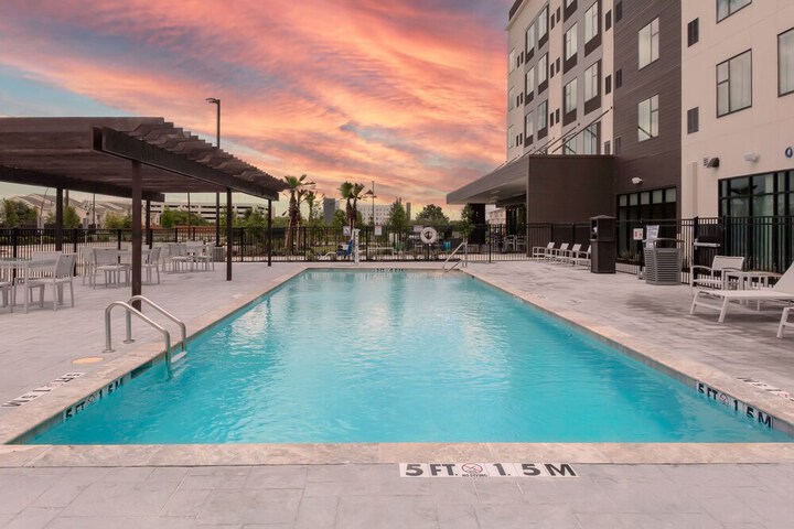 Pool 4 of 37