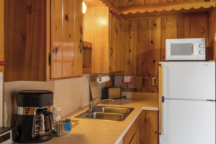 El Western Cabins & Lodges