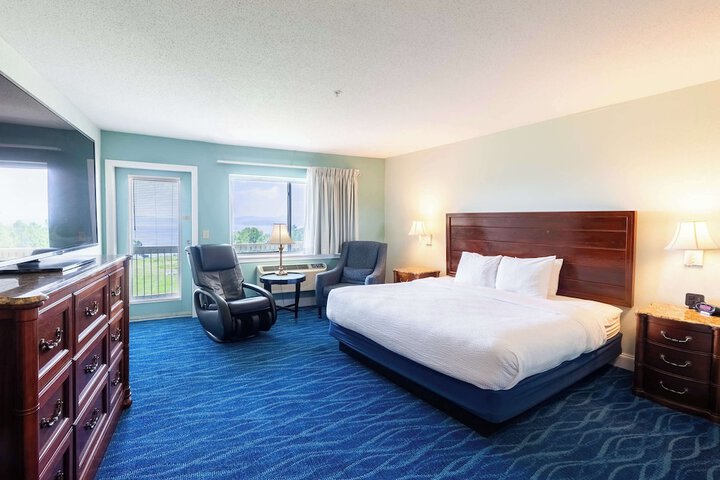 Room 106 of 199