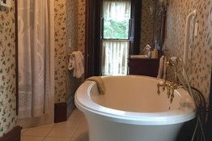 White Swan Inn Bed & Breakfast