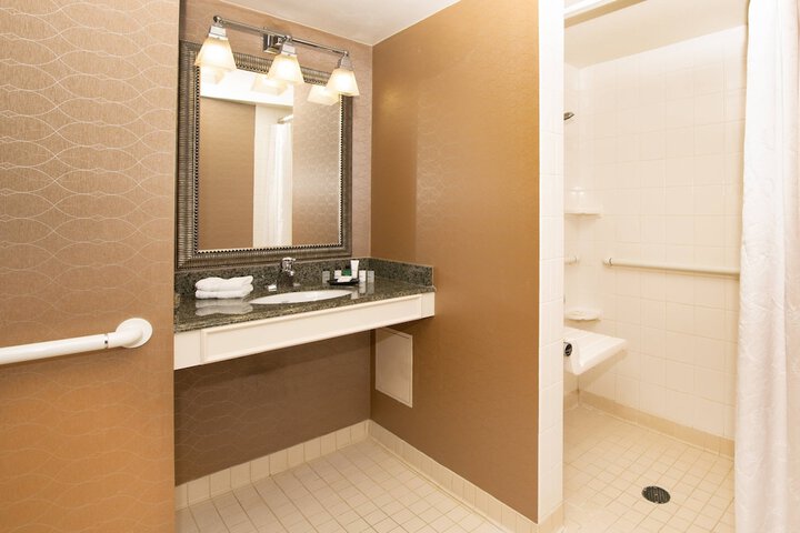 Room 15 of 40