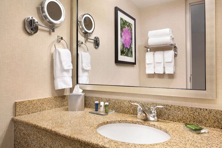Delta Hotels by Marriott Helena Colonial