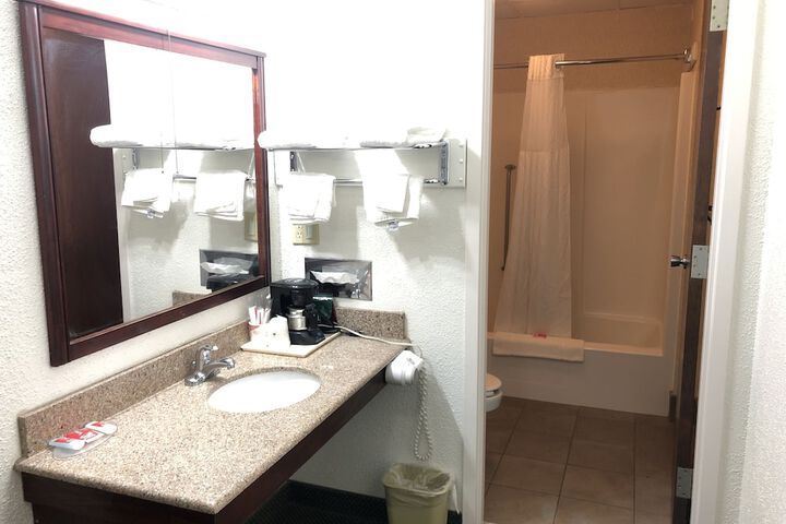 Room 17 of 25