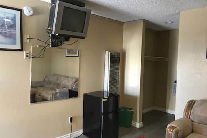 Room 9 of 9