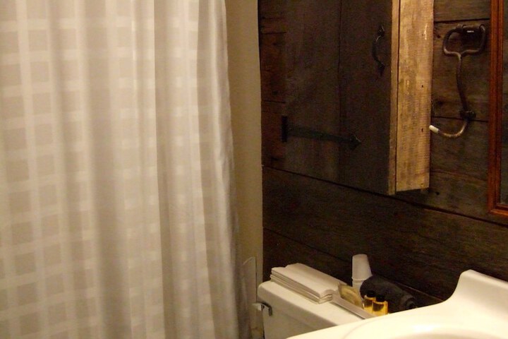 Room 11 of 37