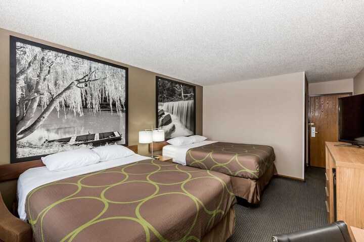 Room 6 of 18