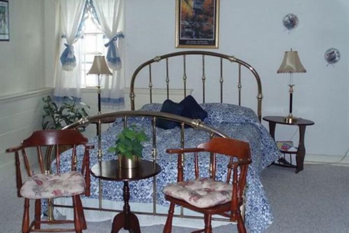1768 COUNTRY INN
