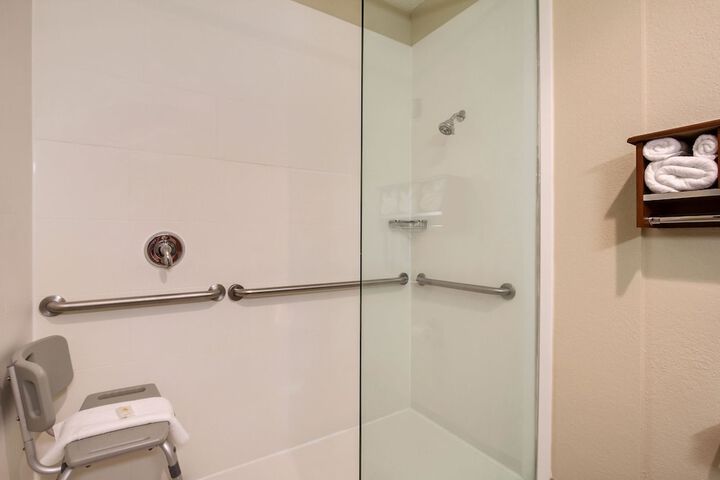 Room 18 of 38