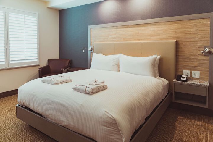 Room 55 of 215
