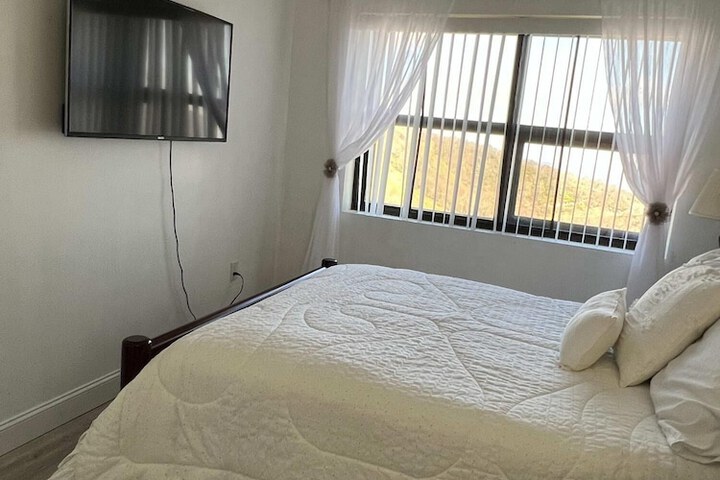 Uhost AI 2BR Condo Scenic Mountain Retreat