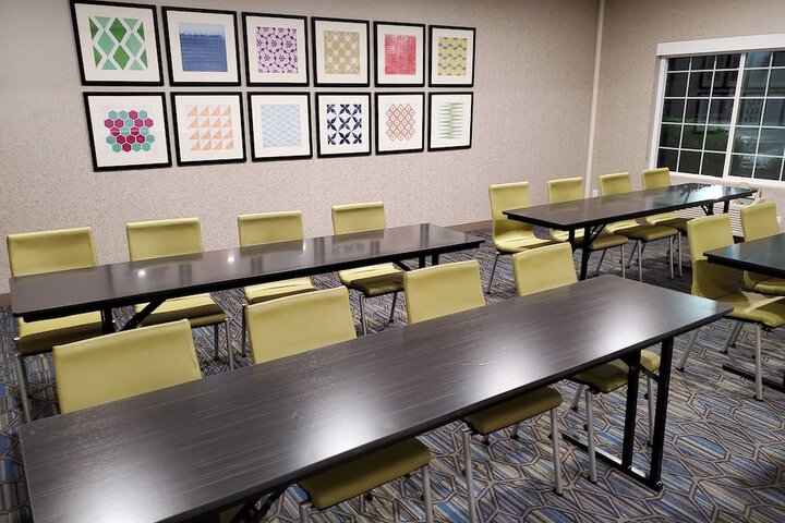 Holiday Inn Express & Suites Lincoln City by IHG