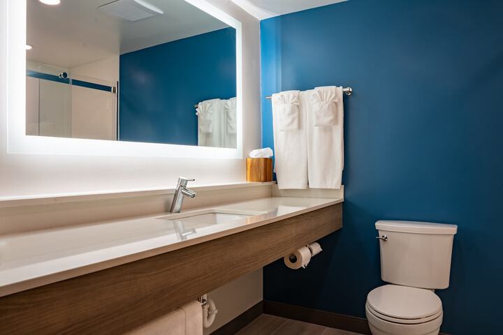 Holiday Inn Express Hotel & Suites Carneys Point by IHG
