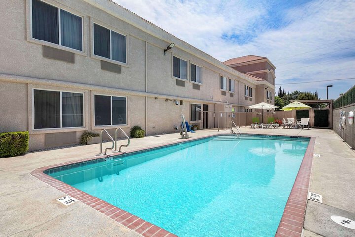 Pool 4 of 44