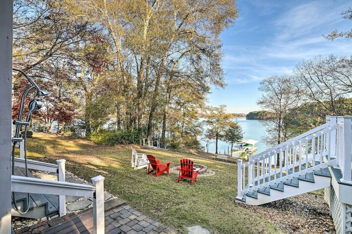 Lake Hartwell Home w / Private Dock & Hot Tub!