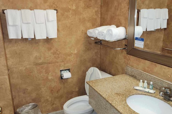 Quality Inn & Suites Somerset Downtown