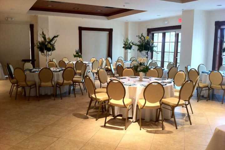 Ballroom/Hall 33 of 34
