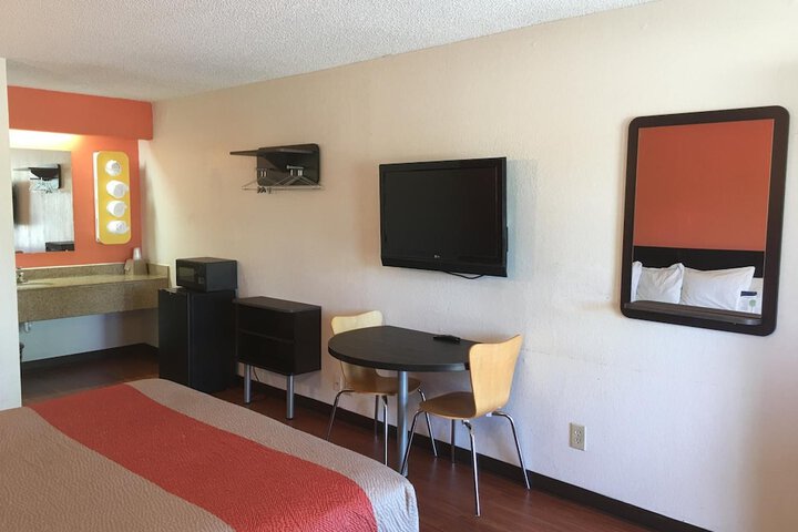 Room 30 of 34