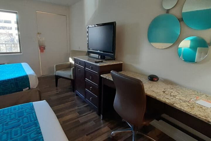 Howard Johnson by Wyndham Reno Downtown
