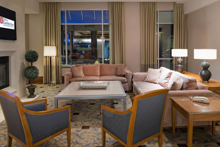 Lounge 47 of 48