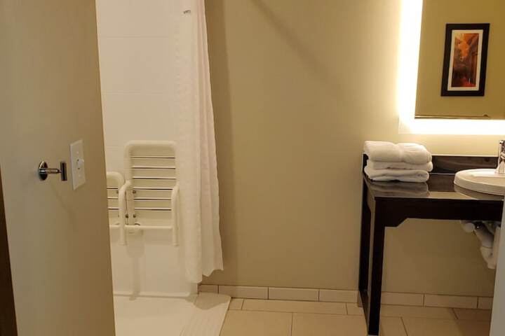 Room 33 of 51
