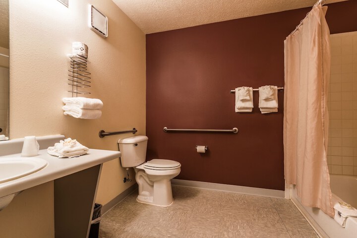 Room 4 of 18