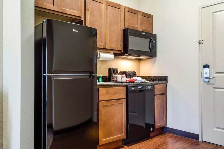MainStay Suites Hackberry Sportsmans Lodge