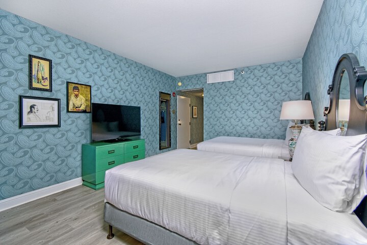 Room 11 of 34