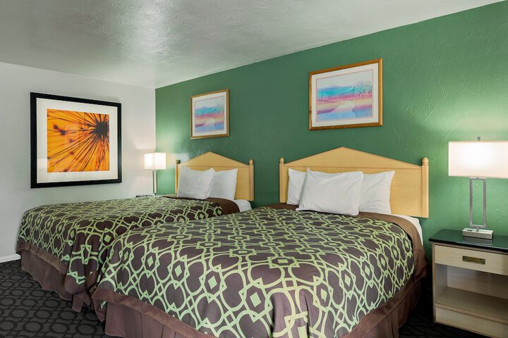 Room 8 of 25