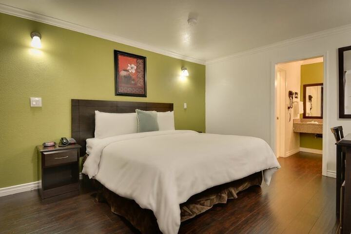 Room 17 of 37