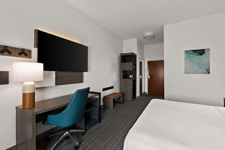 Room 19 of 47