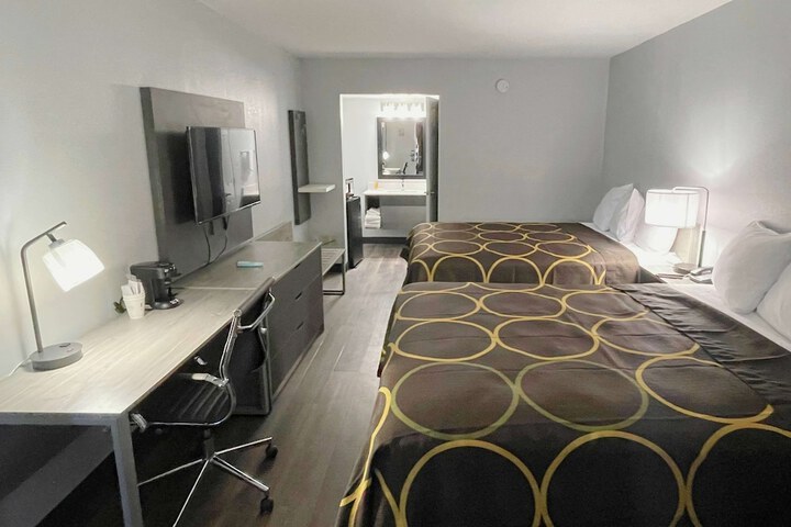 Room 8 of 16