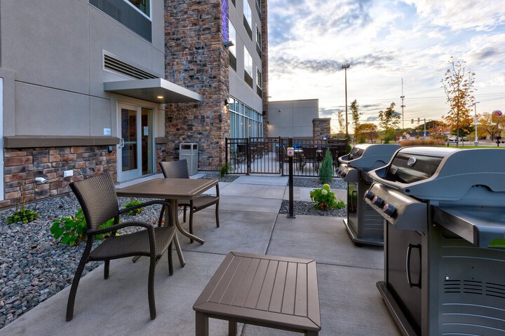Holiday Inn Express & Suites Eau Claire West I-94 by IHG