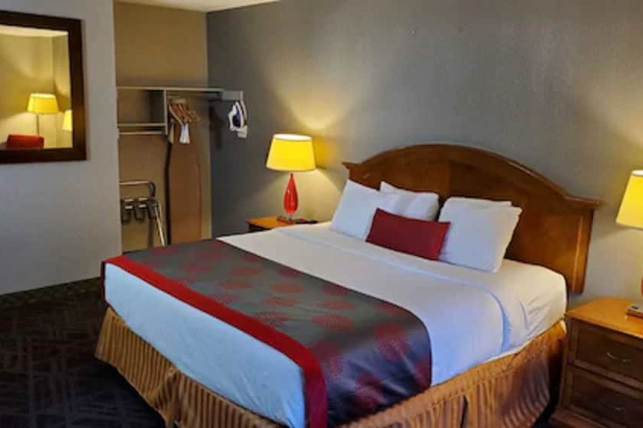 Room 13 of 28