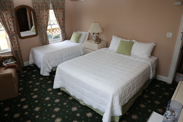 Room 32 of 68