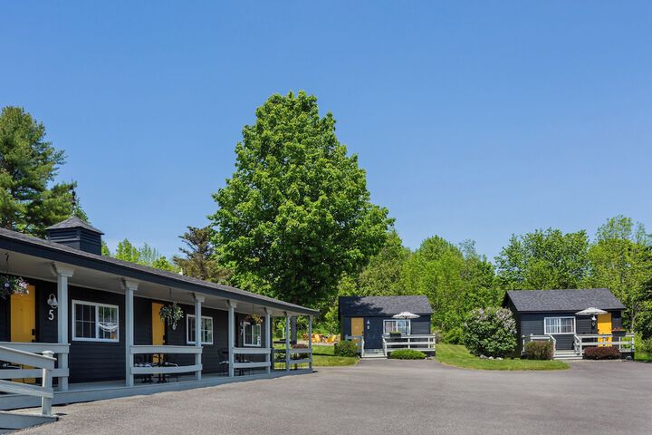 Seascape Motel & Cottages