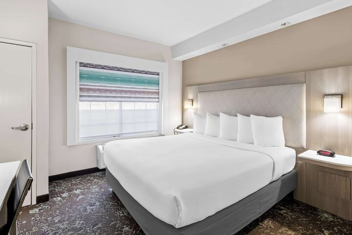 Room 12 of 39