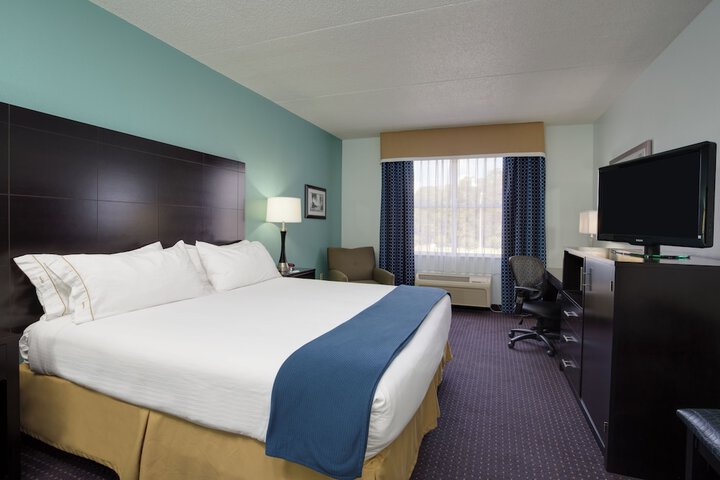 Holiday Inn Express Suites Plant City by IHG