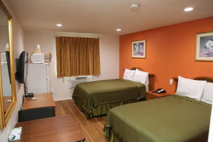 Room 13 of 34