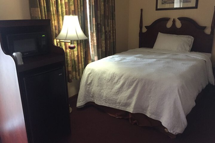 Room 27 of 37