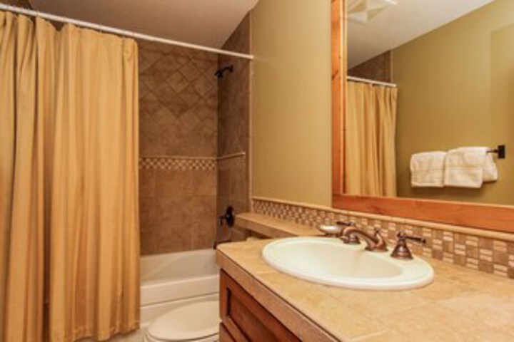 Discovery Chalet 374 - Three Bedroom Cabin